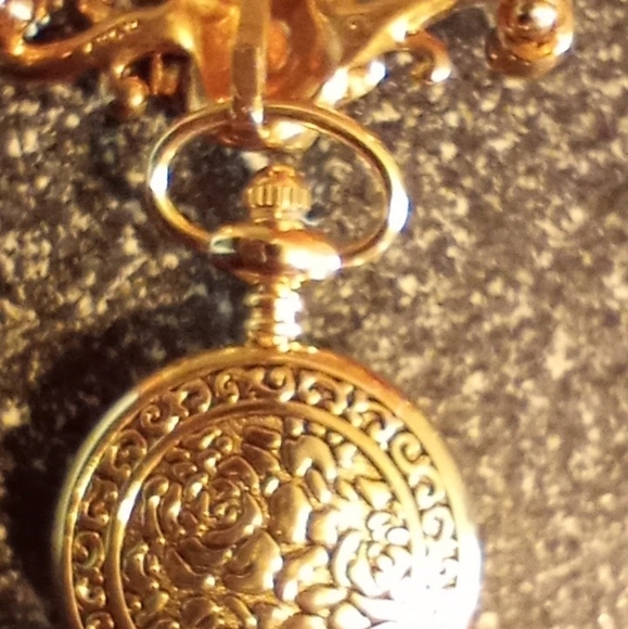 Avon 2000 Watch - Picture 2 of 4